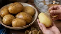 आलू उबालने से पहले कर लें ये छोटा काम, छिलका निकलेगा फटाफट