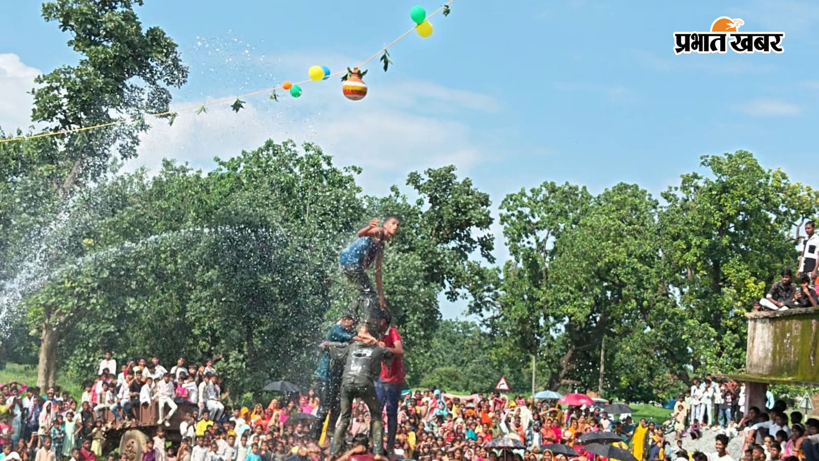 जन्माष्टमी पर मटका फोड़ प्रतियोगिता में दिखा उत्साह | Prabhat Khabar Network