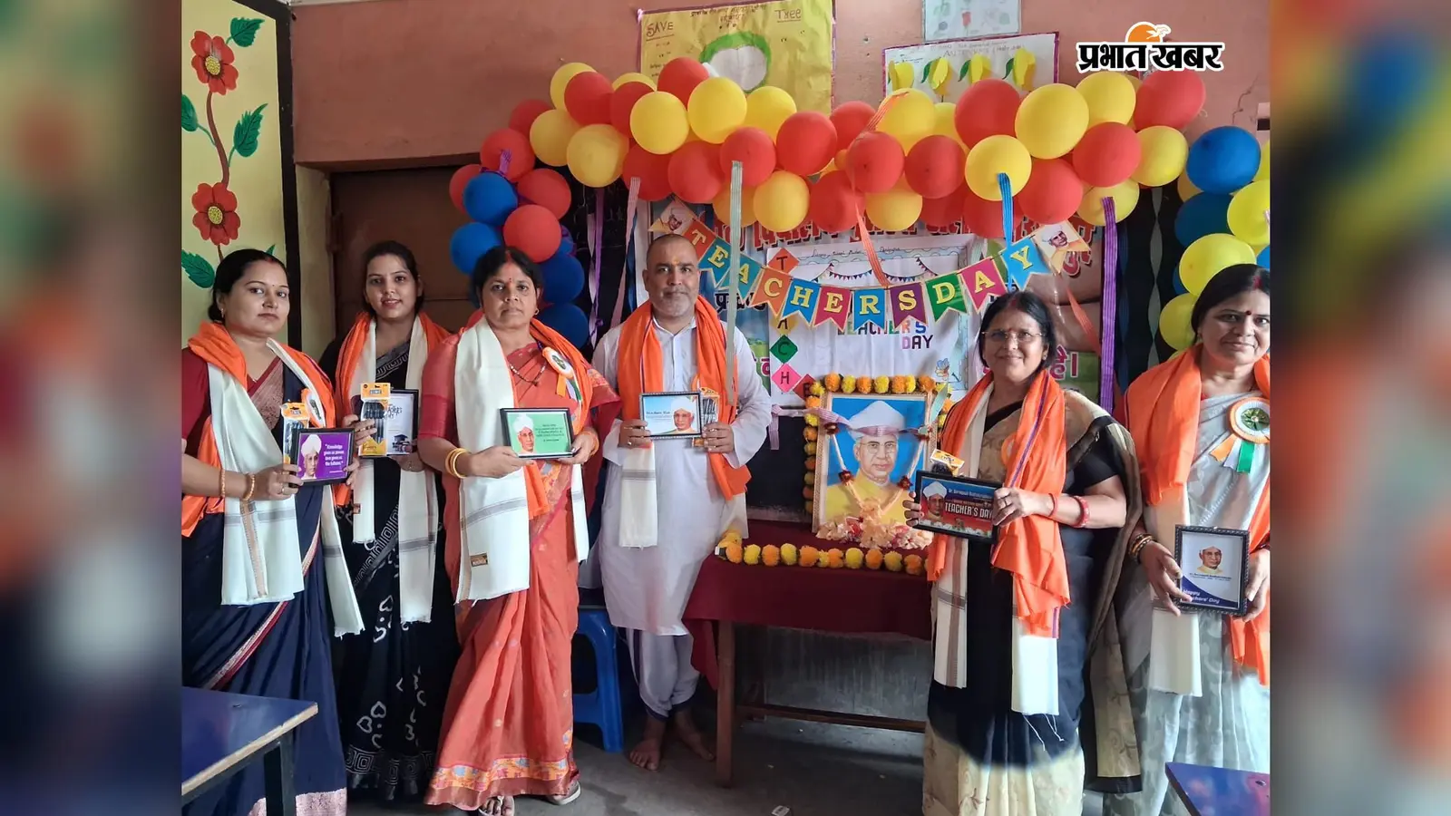 बाल संसद ने किया शिक्षकों को सम्मानित
