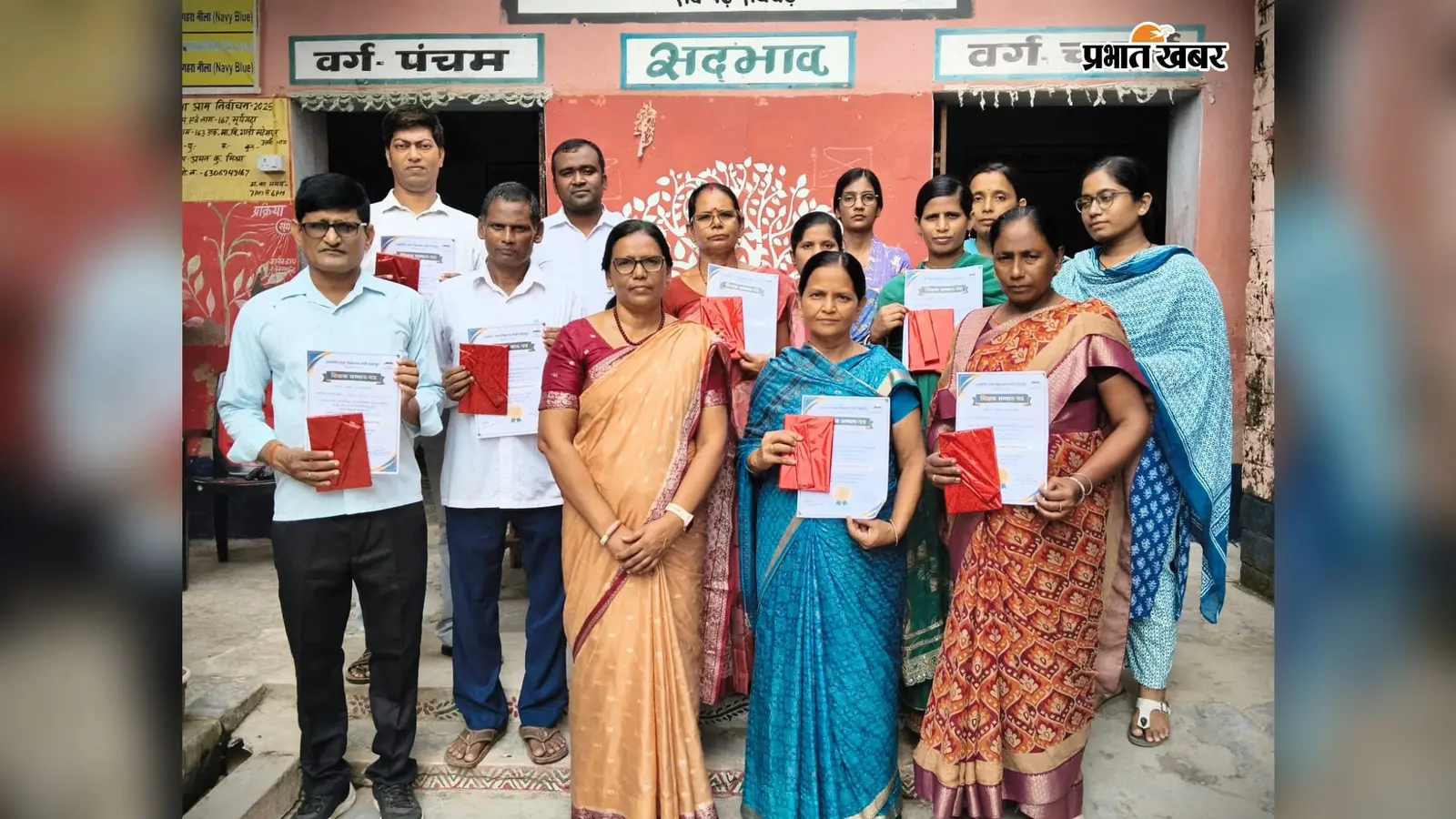 शिक्षक दिवस पर उत्क्रमित मध्य विद्यालय गाड़ी महेशपुर में शिक्षकों का सम्मान