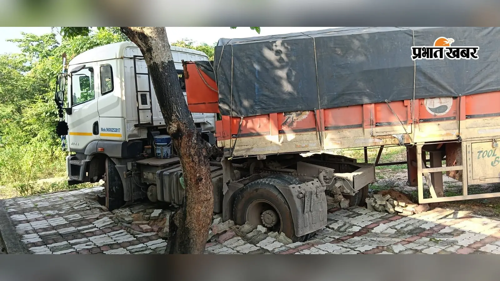 प्रतिबंध के बावजूद डेढ़टंगवा घाटी पहुंचा टेलर, ट्रॉमा सेंटर के पास पेवर ब्लॉक क्षतिग्रस्त