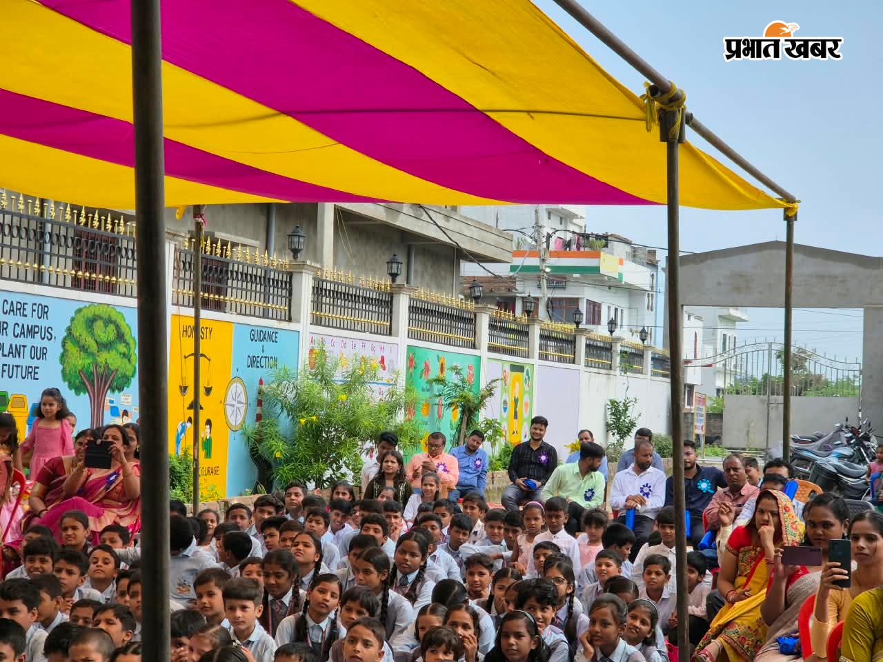 कैप्शन : सेंट स्टीफेंस एकेडमी में शिक्षक दिवस पर कार्यक्रम प्रस्तुत करते छात्र छात्राएं | Prabhat Khabar Network