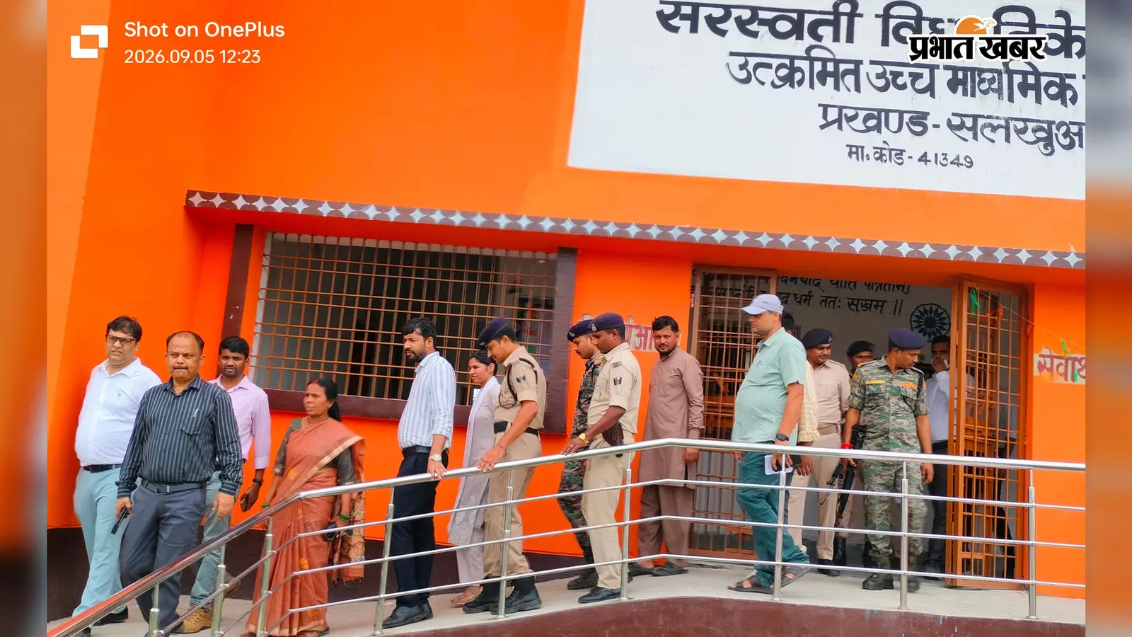 डीएम के औचक निरीक्षण में खुली स्कूल की व्यवस्था की पोल, डीएम ने जतायी नाराजगी
