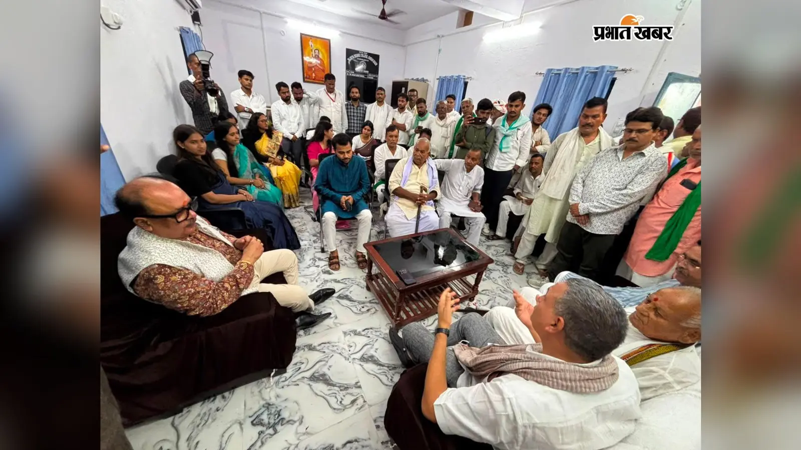 बक्सर सांसद सुधाकर सिंह कैमूर में शिक्षकों से मिले, बोले - बिहार को मजदूर राज्य बनाए रखने की हो रही कोशिश