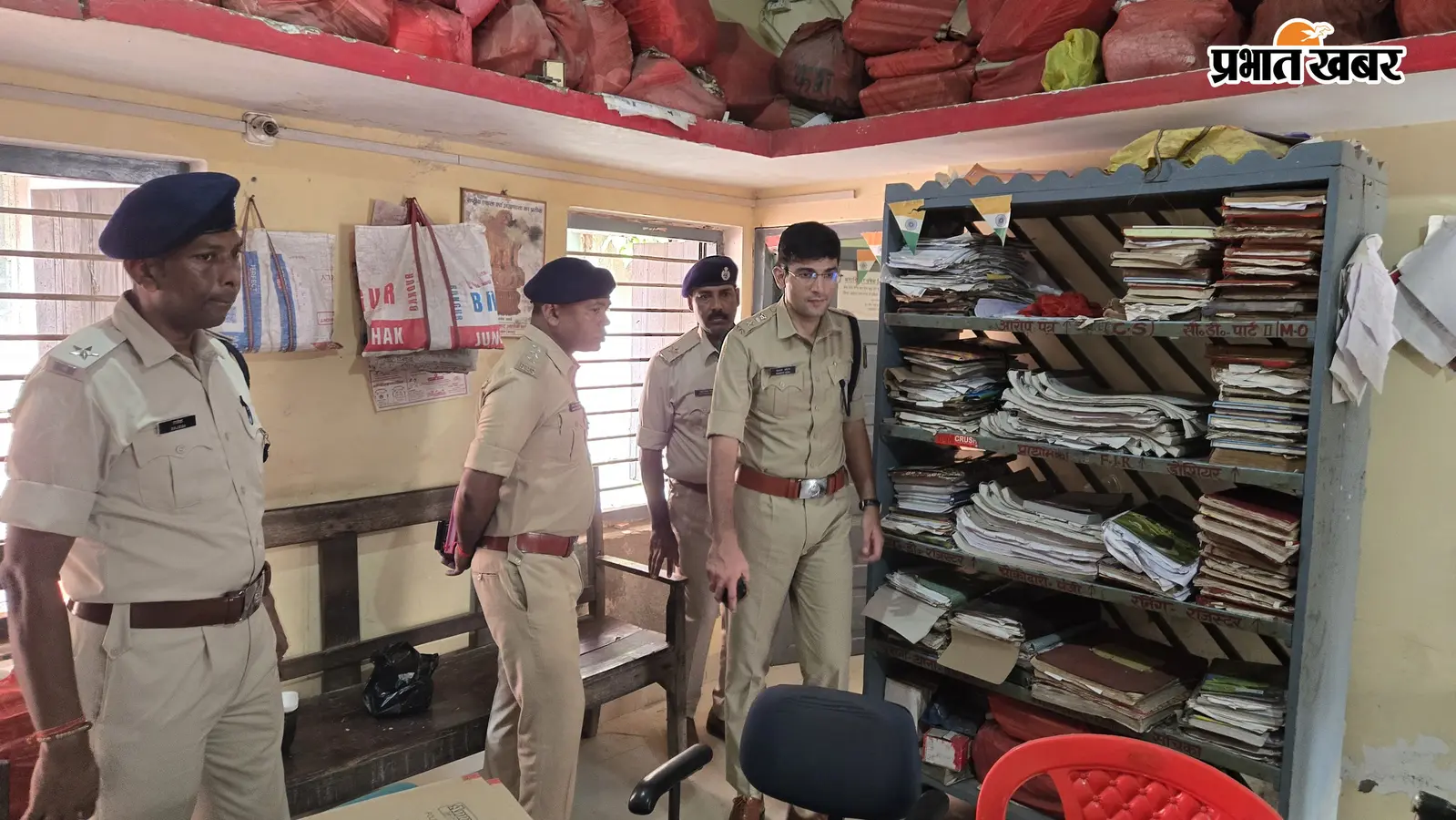 सीवान: रघुनाथपुर थाना पहुंचे एसपी, लंबित कांडों के त्वरित निष्पादन का दिया निर्देश