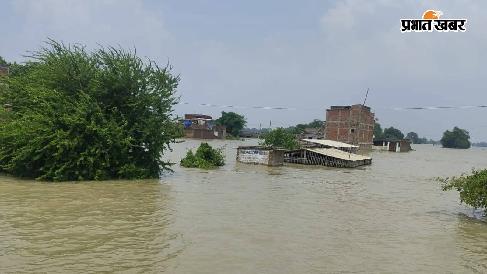 पटना में गंगा का जलस्तर बढ़ने से बिगड़े हालात! 2016 का रिकॉर्ड टूटा; दानापुर छावनी में बाढ़ का पानी घुसना शुरू