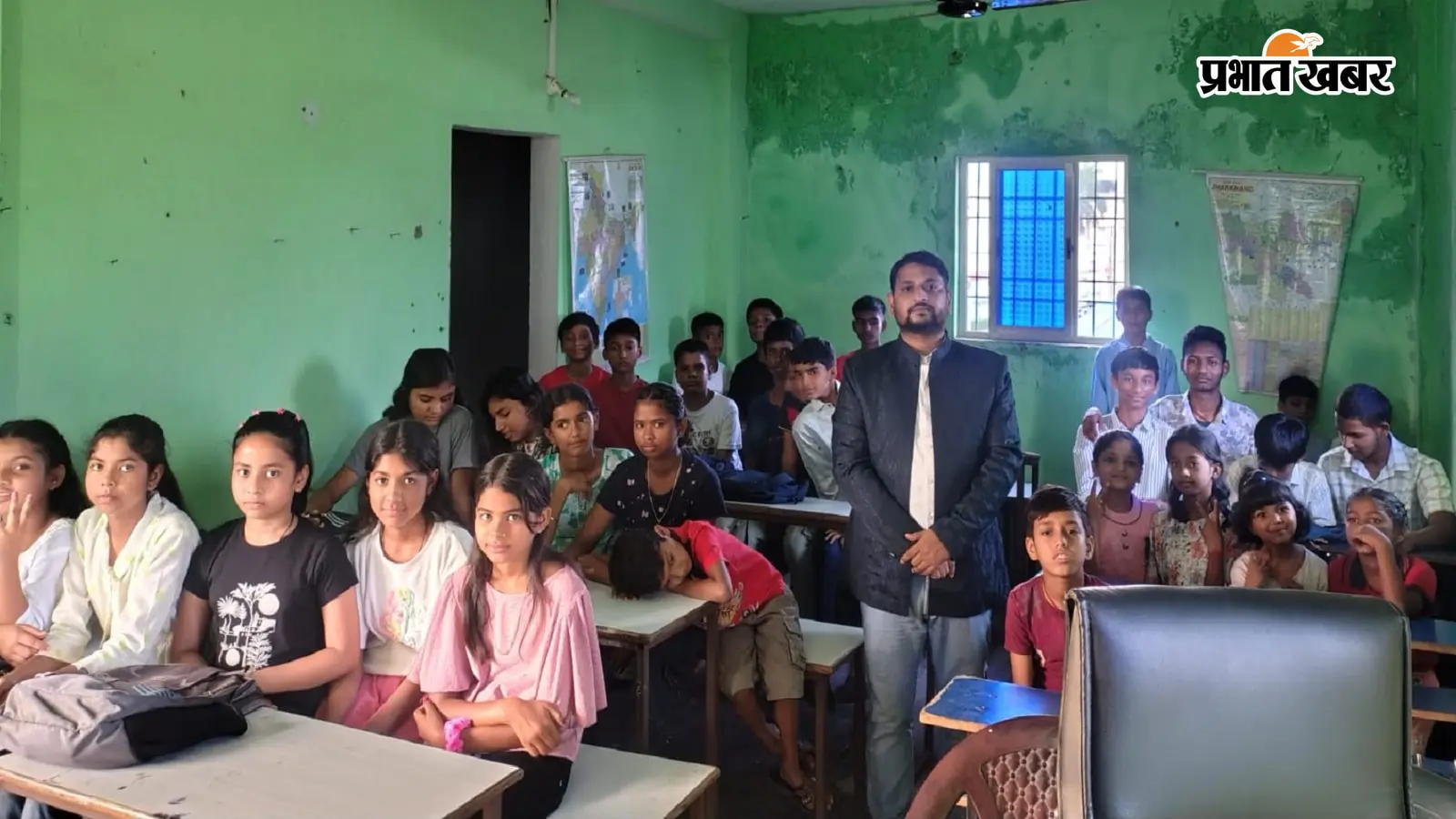 रांची के आर्यभट्ट एकेडमी में शिक्षक दिवस धूमधाम से मनाया गया, शिक्षकों को स्मृति चिह्न देकर किया सम्मानित