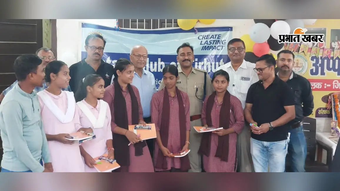 अप्पन पाठशाला में शिक्षा की नई पहल, बच्चों को किताब-कॉपी मिली तो पांच शिक्षक हुए सम्मानित