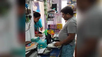नकली पनीर की शिकायत पर दाउदनगर में छापेमारी, होटल में मिली खराब मिठाई; मौके पर नष्ट कराई