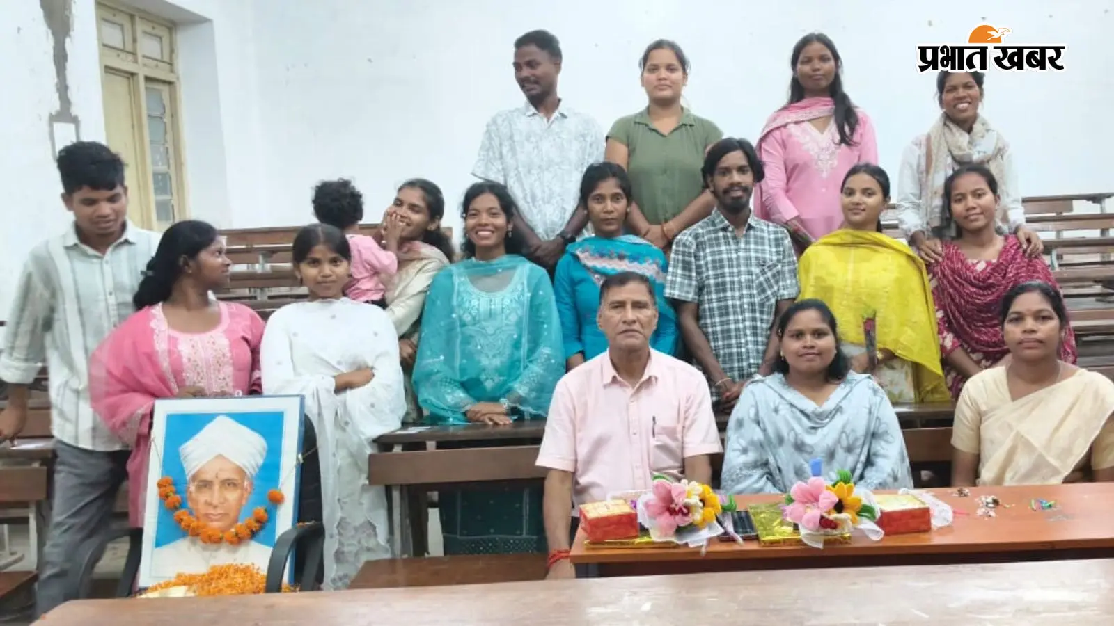 DSPMU में गुरु-शिष्य परंपरा का संदेश, TRL विभागाध्यक्ष डॉ. विनोद कुमार बोले- 'शिक्षा ही बदल सकती है समाज की दिशा'