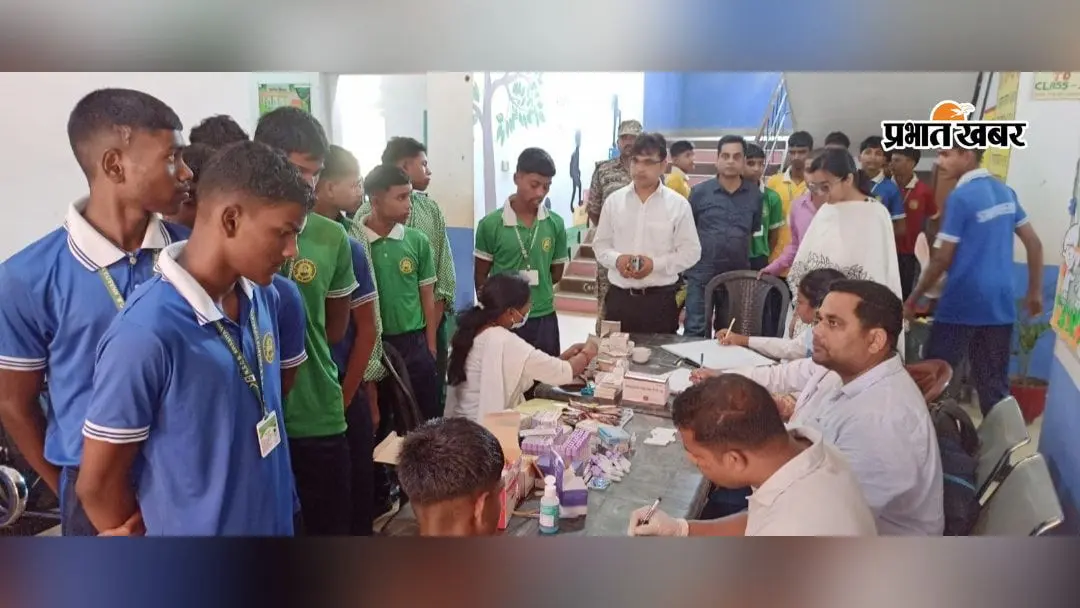 हिरही आवासीय विद्यालय में मेडिकल कैंप, बच्चों की हुई स्वास्थ्य जांच