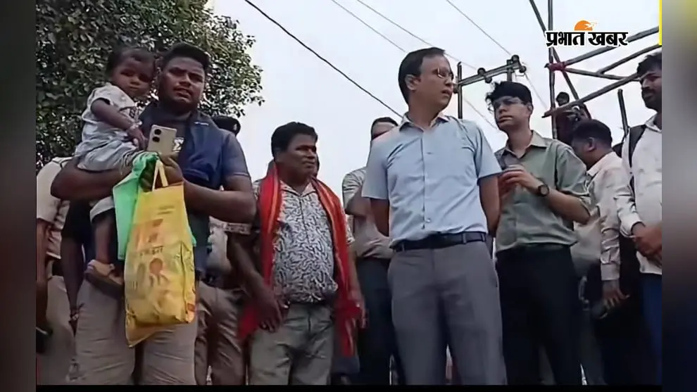 बाढ़ प्रभावित लोगों में राहत सामग्री किया गया वितरण