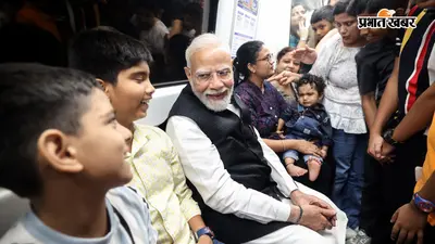 VIDEO: बच्चे ने कान में कुछ कहा तो मुस्कुरा दिए PM मोदी, 13 साल बाद पहुंचे SRCC कॉलेज