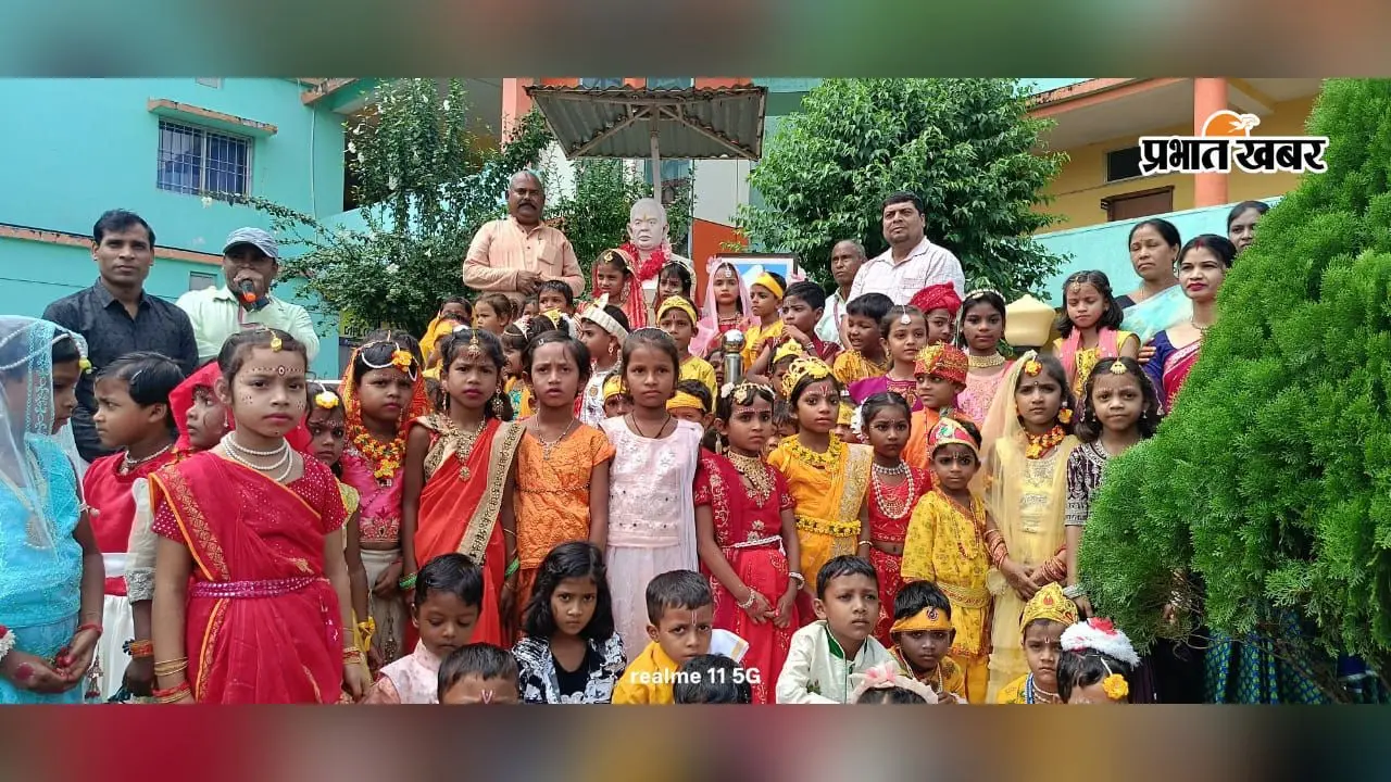 गुरु के सम्मान में झुके सिर, छात्रों की प्रस्तुतियों ने जीता दिल... जशपुरिया बीएड कॉलेज में शिक्षक दिवस