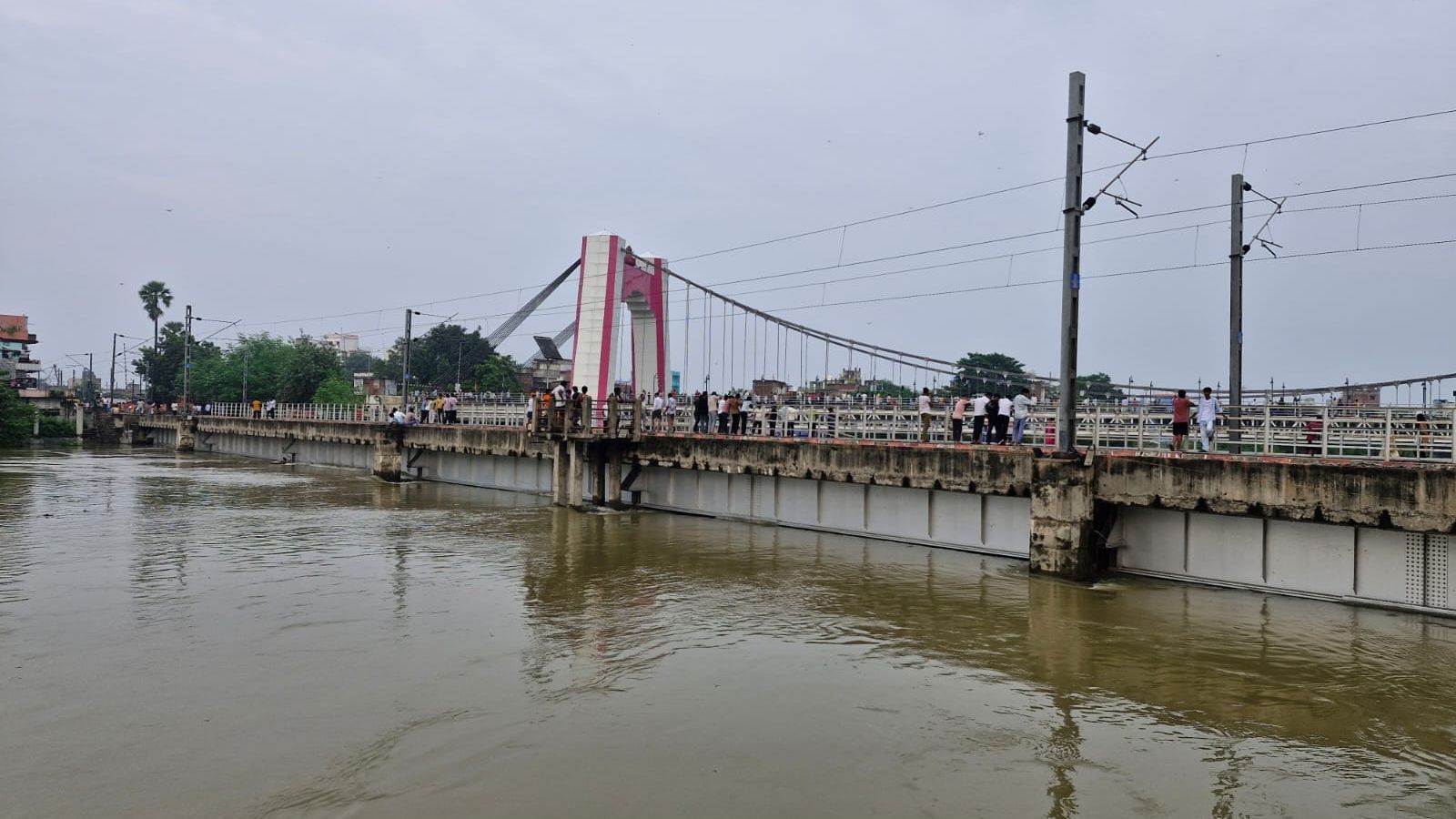 पुनपुन नदी का बढ़ा जलस्तर, पटना-गया रेलखंड