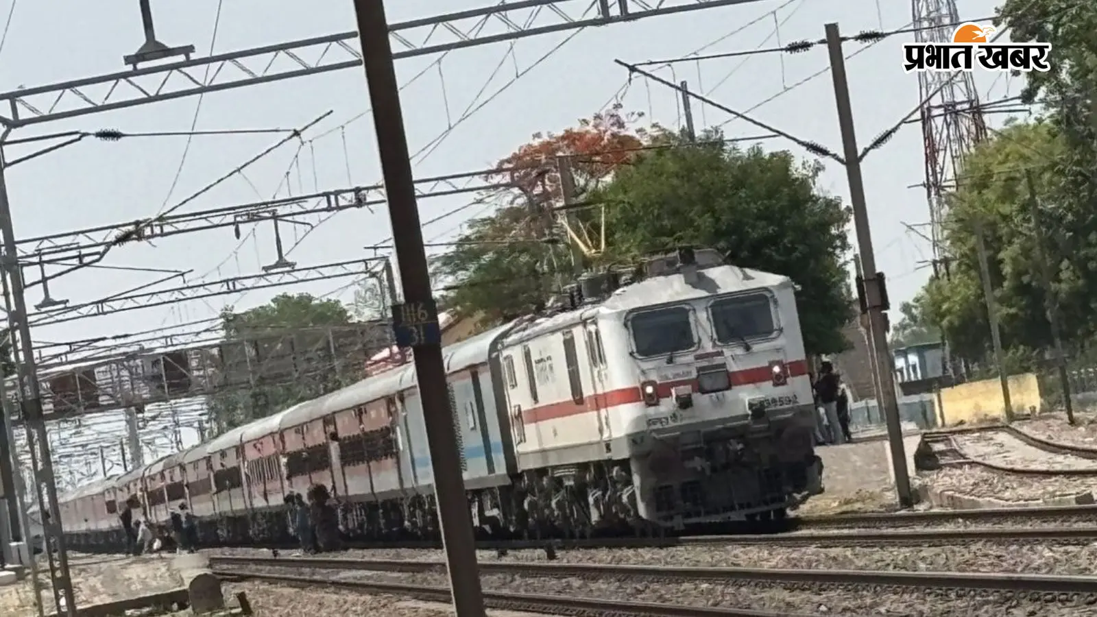 बिहार : आरा जंक्शन पर महानंदा एक्सप्रेस के दो कोच पटरी से उतरे, दिल्ली-हावड़ा रूट पर कई ट्रेनें लेट