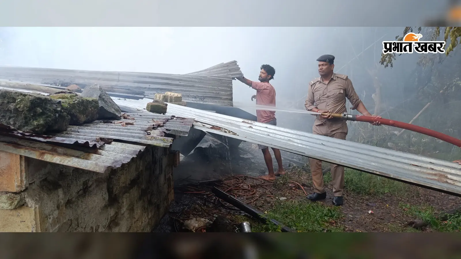 सेक्टर 6 : डेली मार्केट मोड़ पर लगी आग, आठ दुकान स्वाहा, लाखों की संपत्ति खाक