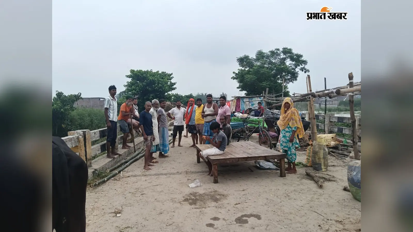 बाढ़ के विकराल रूप से दियारा में मचा हाहाकार, घर छोड़ ऊंचे स्थानों की ओर पलायन कर रहे लोग