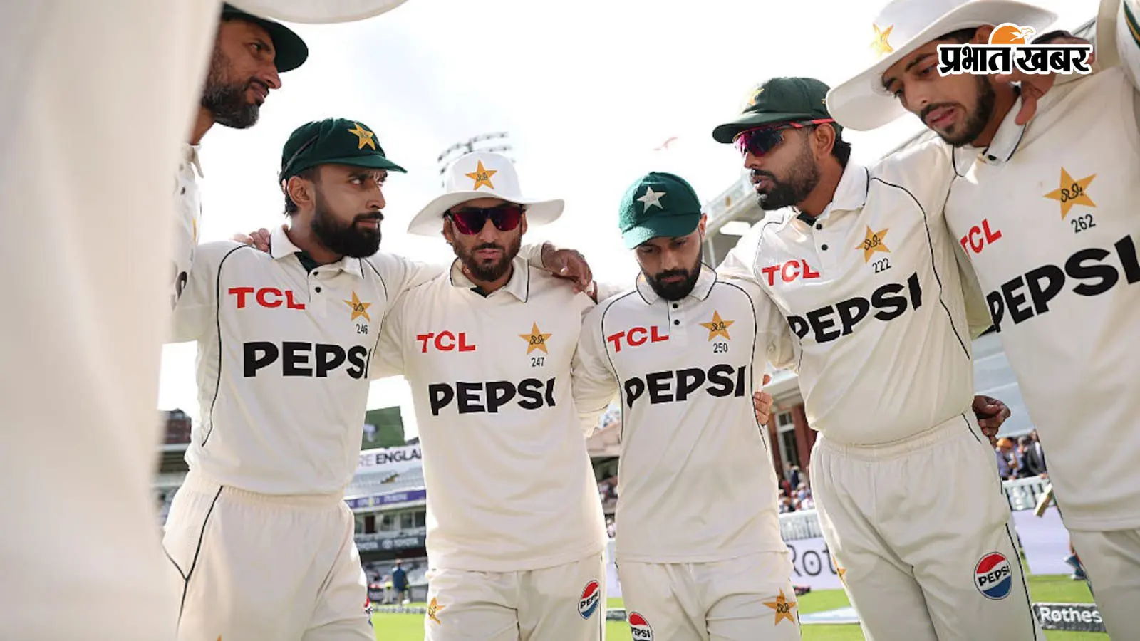 PAK vs ENG: तीसरे टेस्ट से पहले पाकिस्तानी खिलाड़ियों के मोबाइल फोन जब्त, PCB के फैसले से मचा हड़कंप