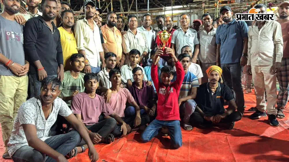 गिद्धौर में जन्माष्टमी पर मटका फोड़ प्रतियोगिता, बच्चों के उत्साह ने बांधा समां