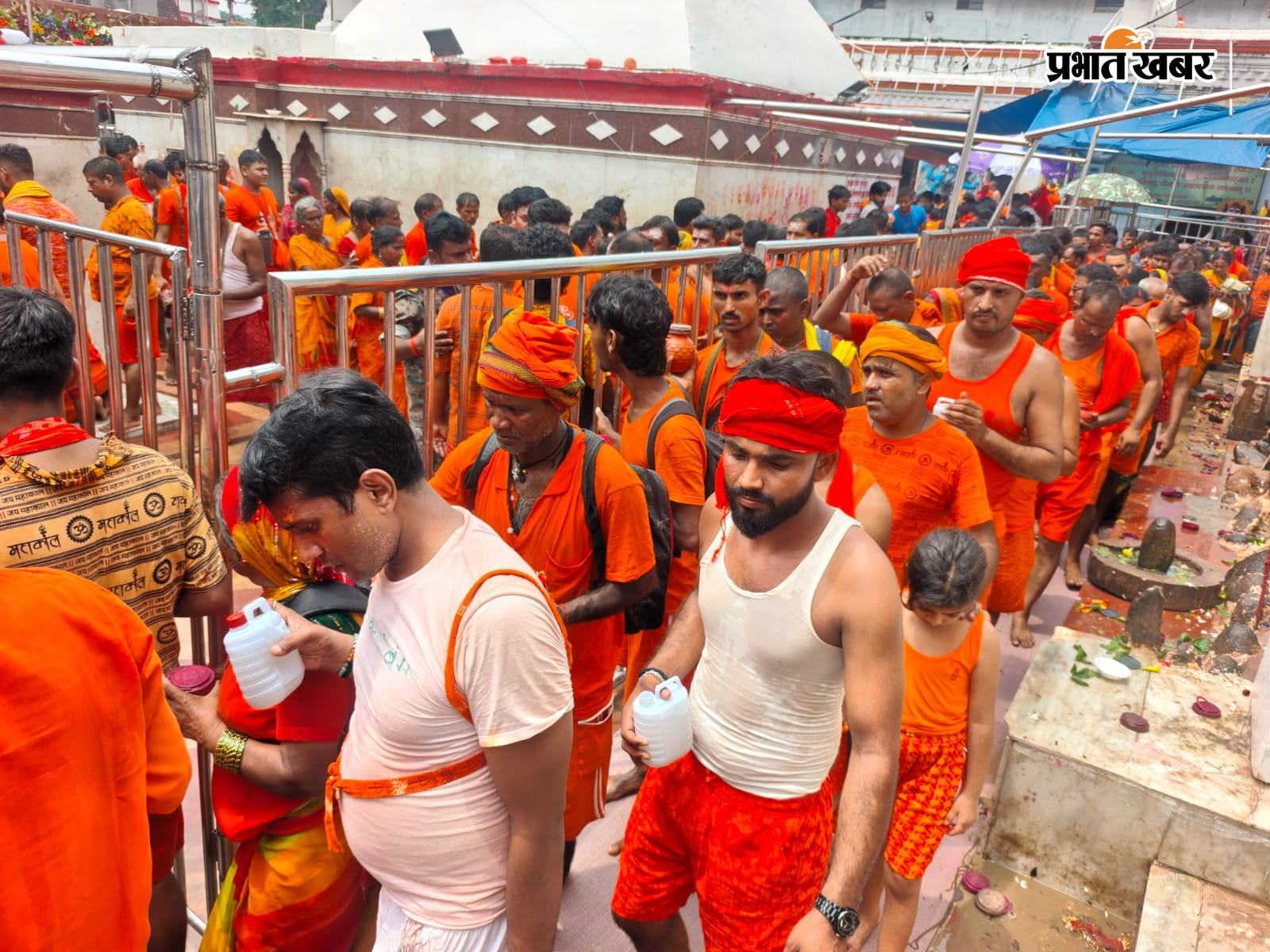 बासुकिनाथ में कतारबद्ध श्रद्धालु एवं भक्तों की भीड़  | Prabhat Khabar Network