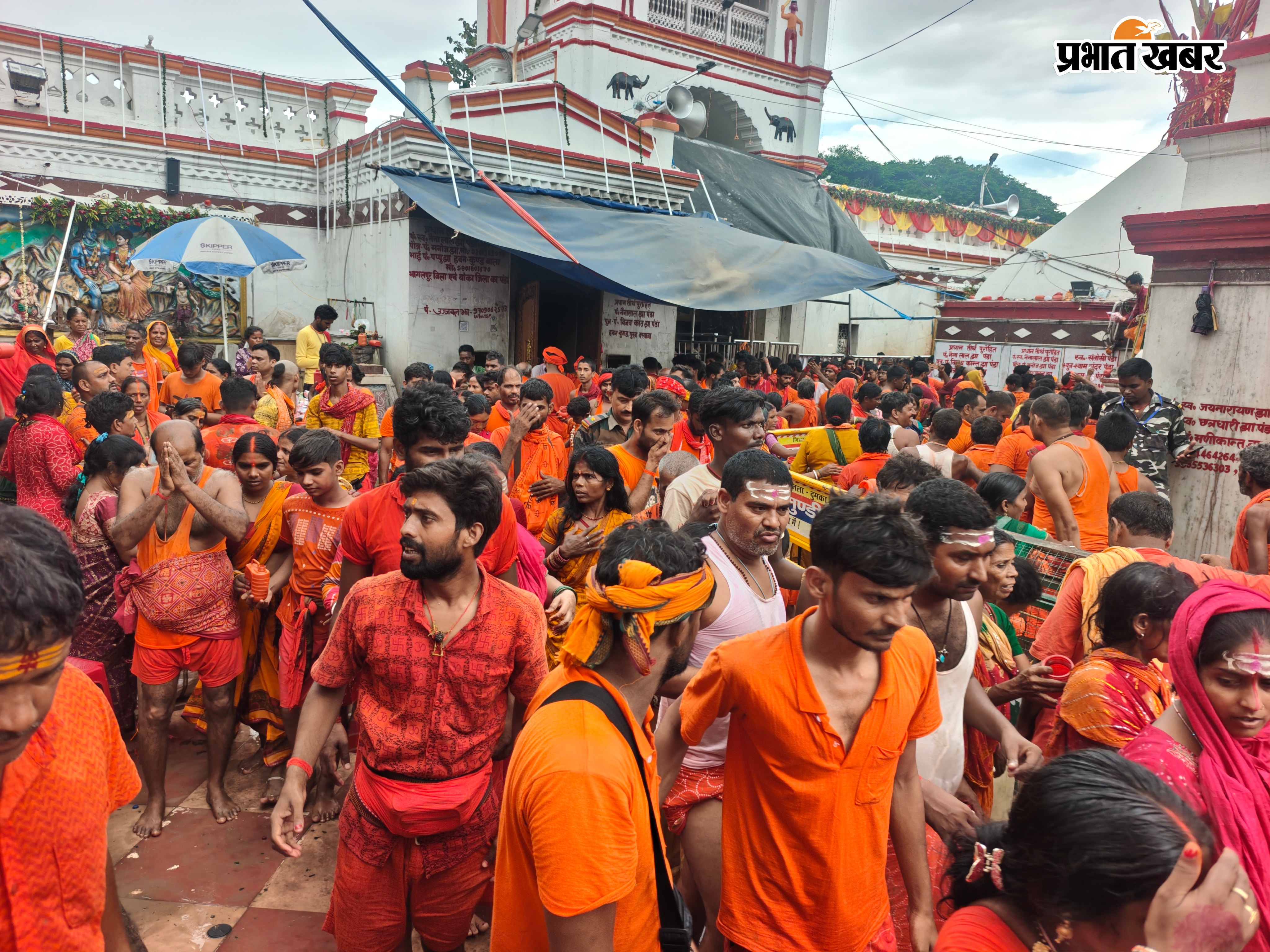 बासुकिनाथ में कतारबद्ध श्रद्धालु एवं भक्तों की भीड़  | Prabhat Khabar Network