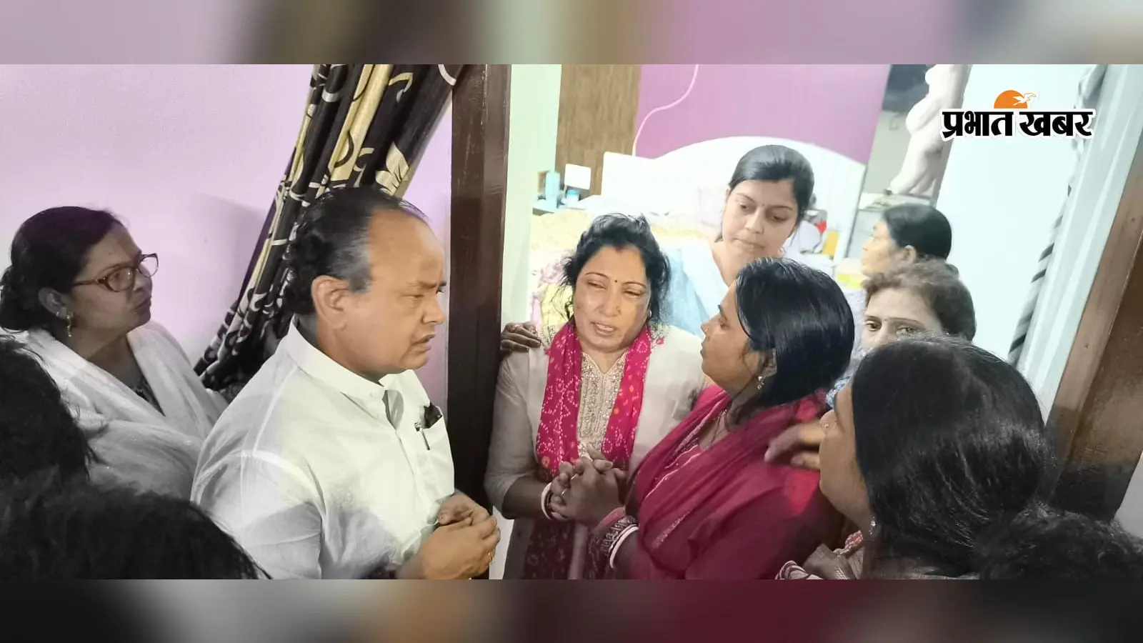 सुदिव्य सोनू के आवास पर श्रद्धांजलि देने पहुंचे नेता और समर्थक, शोकाकुल परिवार से मिले