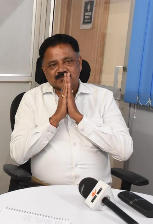 प्रभात खबर धनबाद कार्यालय में सुदिव्य सोनू