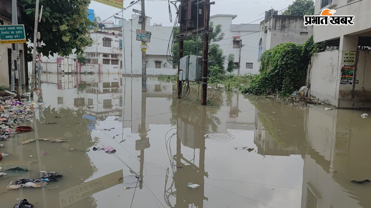 मानिक सरकार घाट समीप बने अपार्टमेंट के बेसमेंट में भरा पानी. | Prabhat Khabar Network