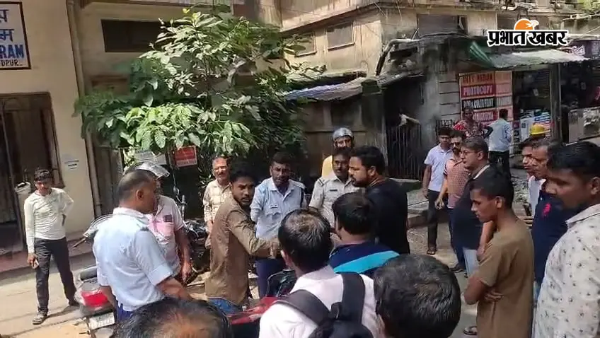ट्रैफिक चेकिंग के दौरान बाइक सवार और ट्रैफिक पुलिस के जवान के बीच जमकर मारपीट, जानें क्या लगाया आरोप