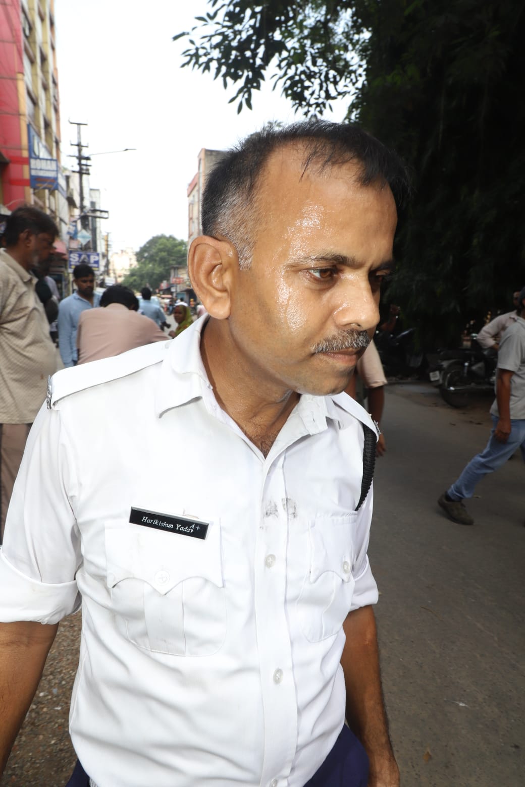 ट्रैफिक पुलिस जवान हरे किशन यादव ने लगाया गाली-गलौज का आरोप.
