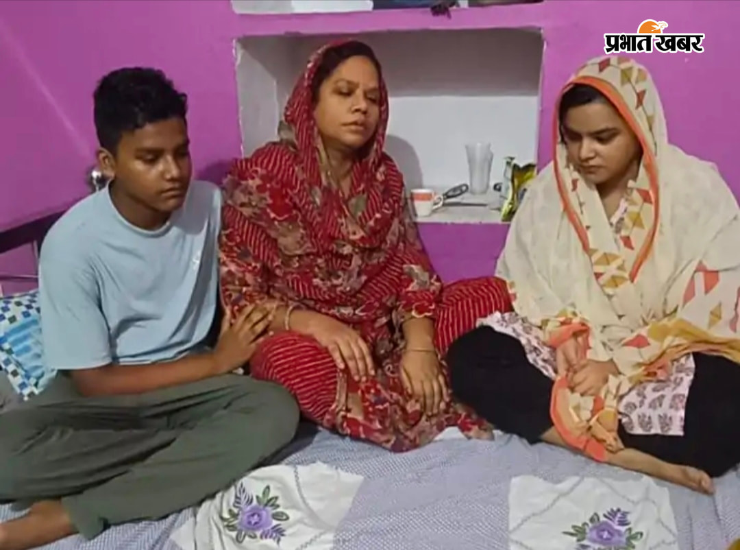 अंतिम विदाई में शामिल लोग, शोक में डूबा शहीद का परिवार | Prabhat Khabar Network