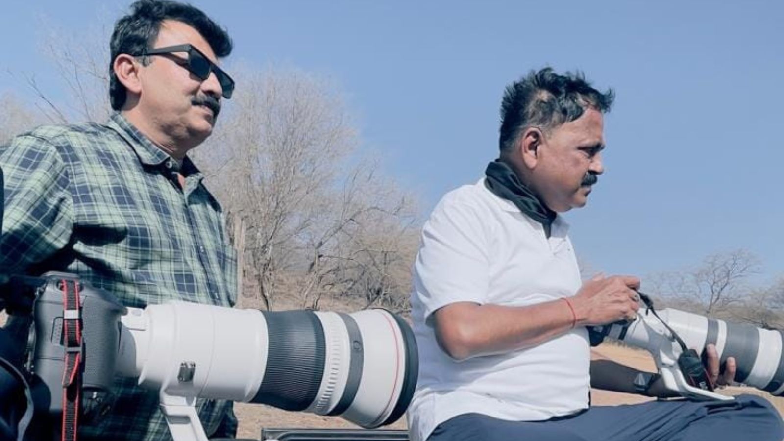 दोस्तो के साथ झारखंड के मंत्री सुदिव्य कुमार सोनू