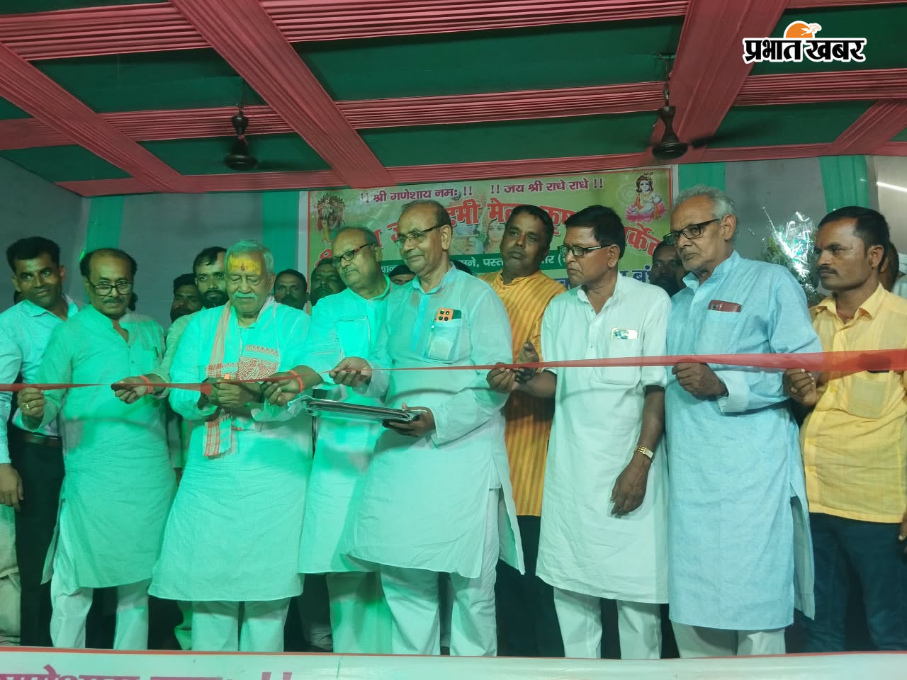 फोटो कैप्शन, पस्तपार बाजार में आयोजित श्री कृष्ण जन्माष्टमी मेला का फीता काटकर शुभारंभ करतें विधानसभा उपाध्यक्ष नरेंद्र नारायण यादव, | Prabhat Khabar Network