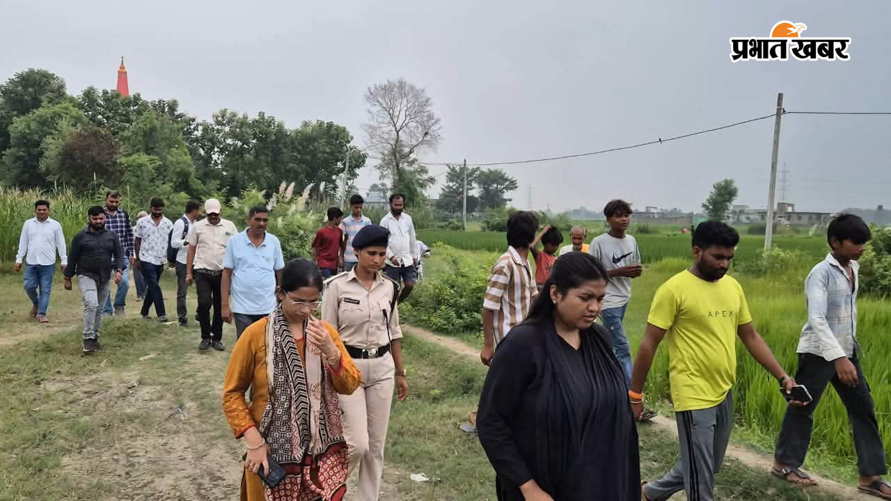 निरीक्षण करते अधिकारी | Prabhat Khabar Network