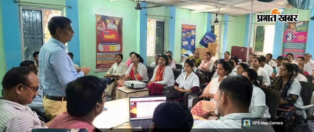 सीएचसी में प्रशिक्षण देते अधिकारी | Prabhat Khabar Network