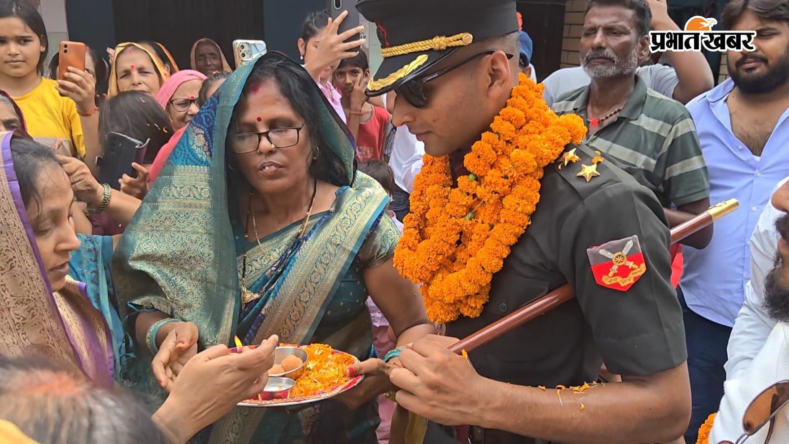 रसूलपुर चौक और गांव पहुंचने पर स्वागत करते लोग | Prabhat Khabar Network