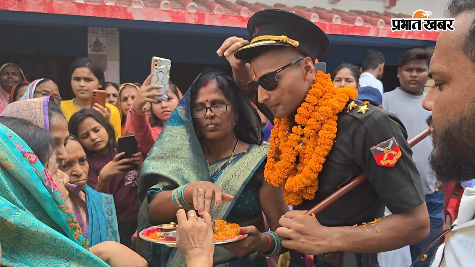 रसूलपुर चौक और गांव पहुंचने पर स्वागत करते लोग | Prabhat Khabar Network