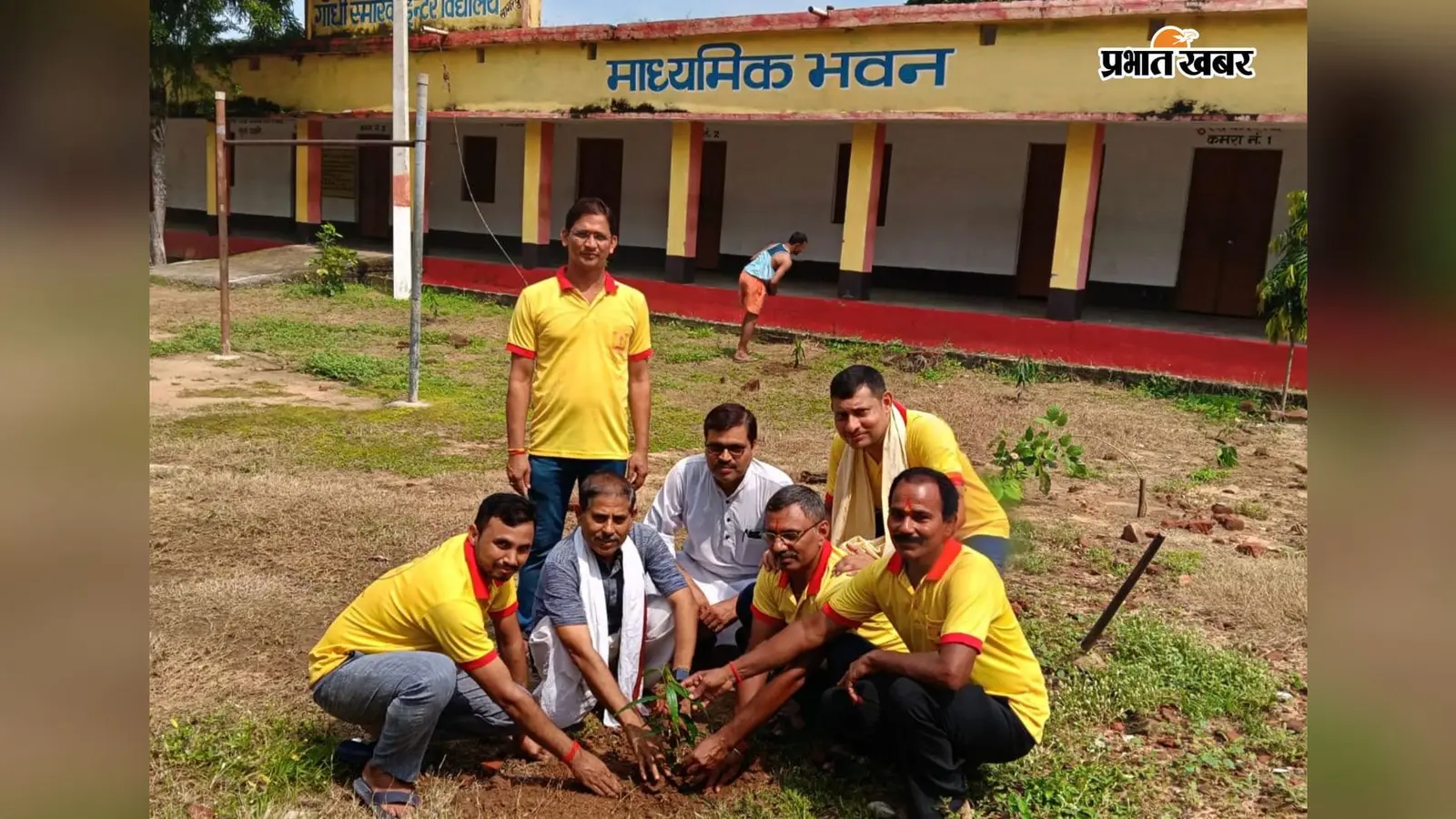 जहानाबाद: प्रज्ञा युवा प्रकोष्ठ का अनवरत 275वां रविवासरीय पौधारोपण; पीएमश्री गांधी स्मारक विद्यालय सागरपुर में दिया प्रकृति संरक्षण का संदेश