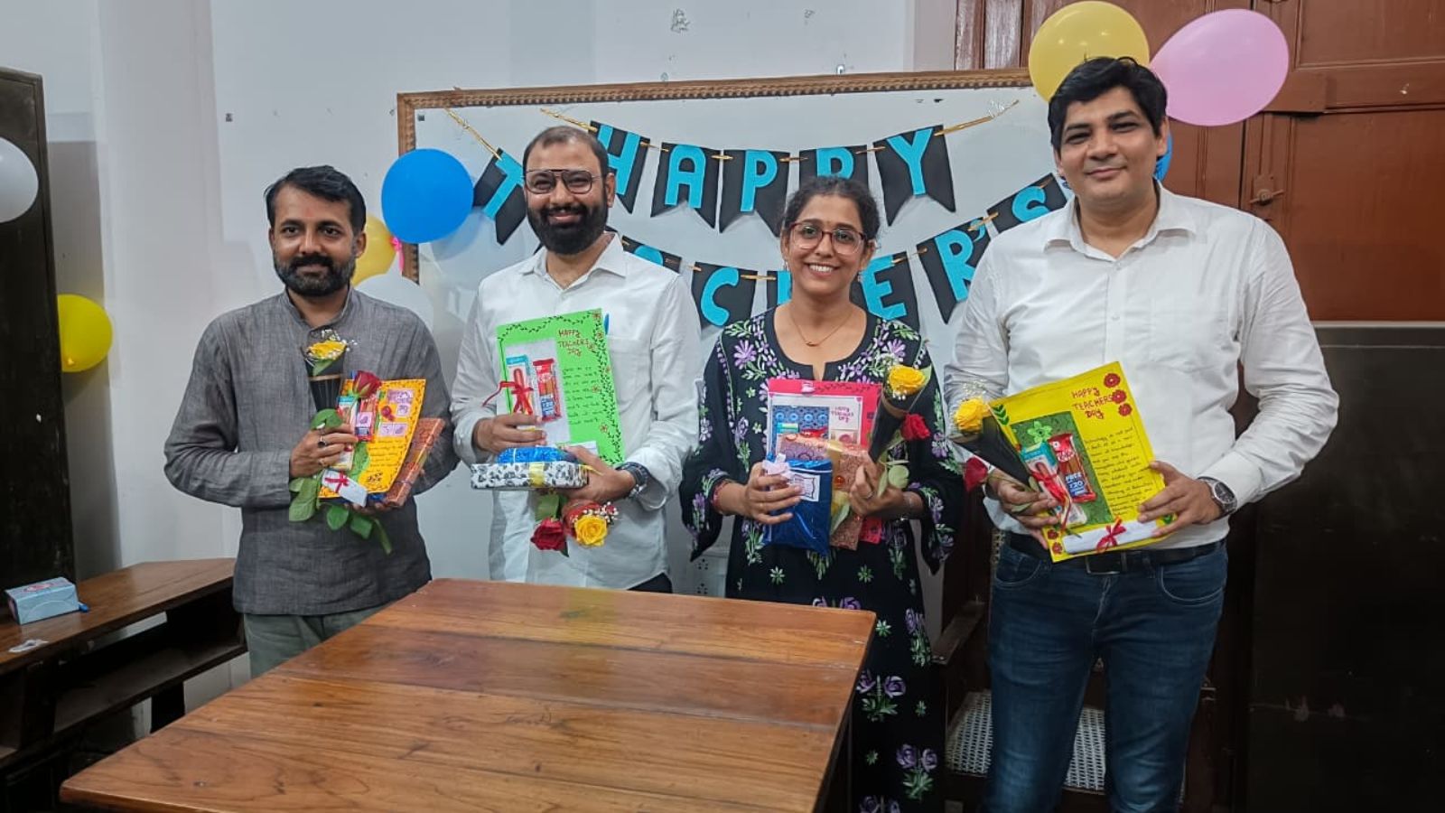 पटना यूनिवर्सिटी में शिक्षक दिवस पर बच्चों ने भेट की गिफ्ट