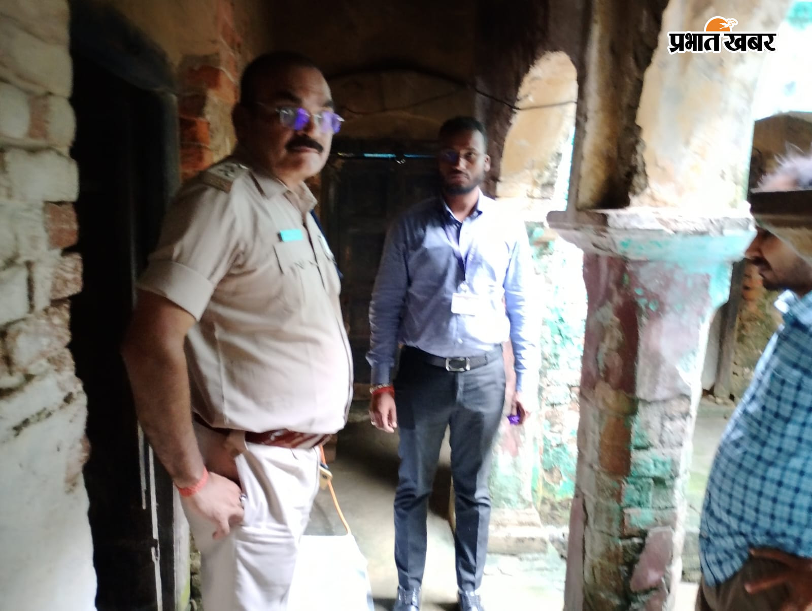 घटनास्थल पर पहुंची एफएसएल की टीम एसडीपीओ, घटनास्थल को पुलिस ने किया सील, घटनास्थल पर दो चौकीदारों की तैनाती, | Prabhat Khabar Network