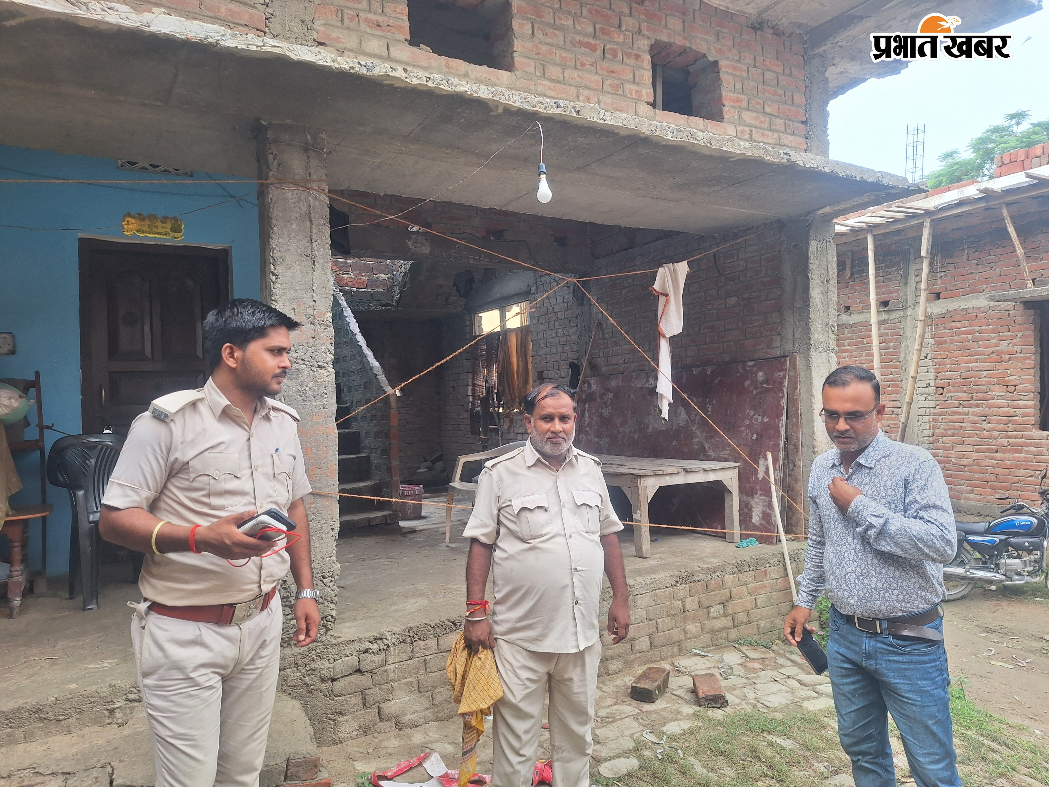 घटनास्थल पर पहुंची एफएसएल की टीम एसडीपीओ, घटनास्थल को पुलिस ने किया सील, घटनास्थल पर दो चौकीदारों की तैनाती, | Prabhat Khabar Network