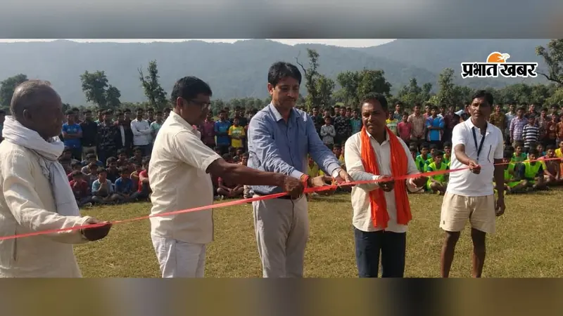 केशरा चंडी फुटबॉल टूर्नामेंट का आगाज, ग्रामीण खिलाड़ियों को मिला प्रतिभा दिखाने का मंच