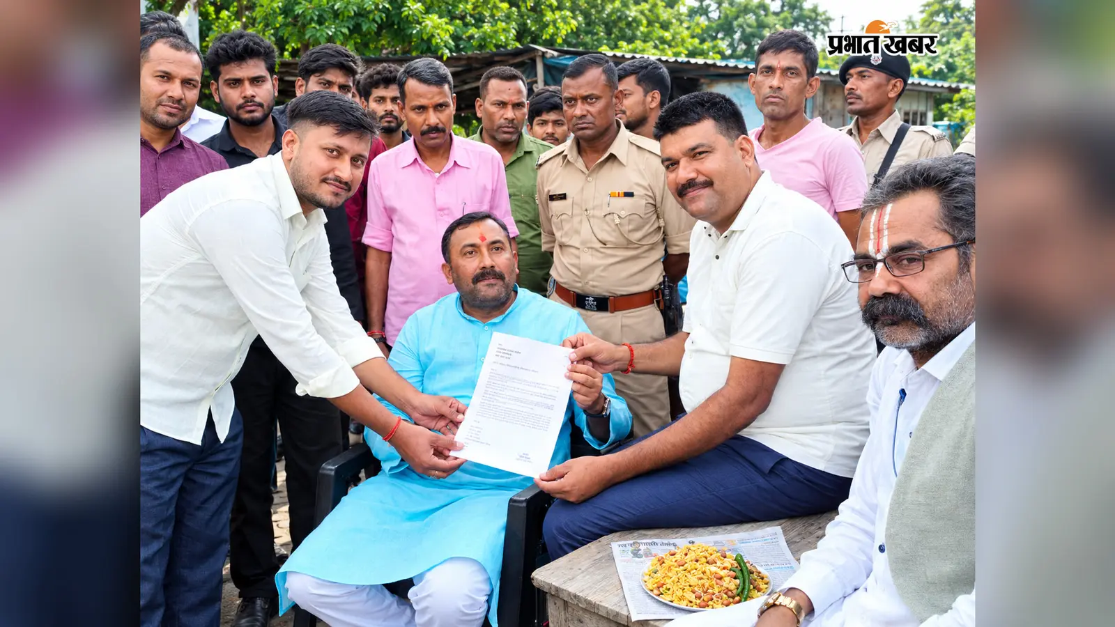 सारण: अमनौर में डबरा नदी पर पुल के लिए ग्रामीणों का हस्ताक्षर अभियान, जल्द निर्माण की उठी मांग