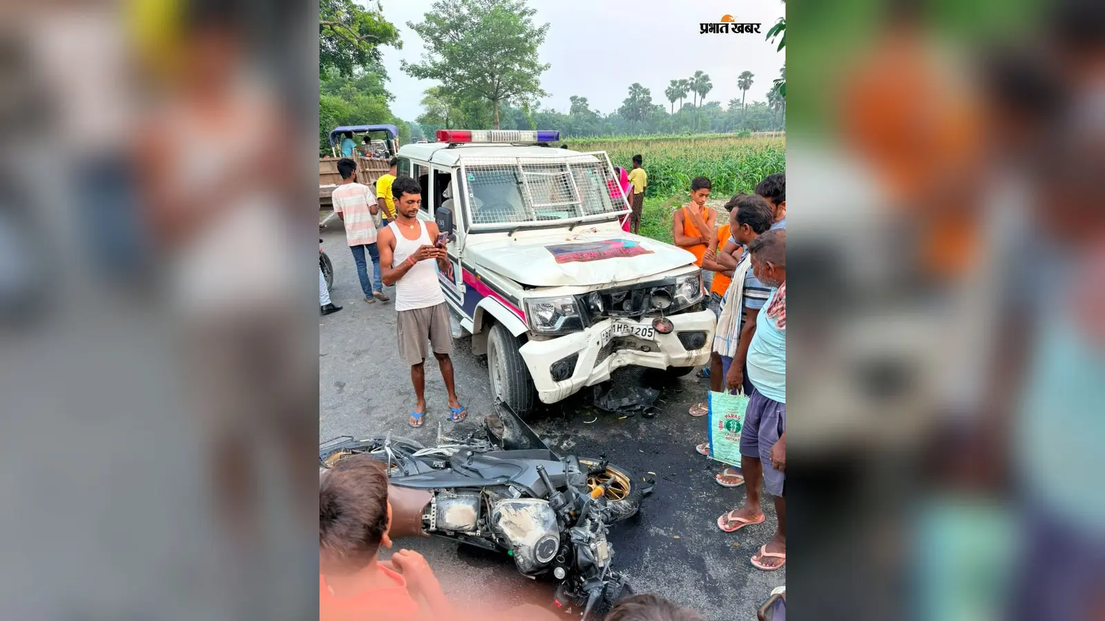 एक बाइक पर सवार थे तीन दोस्त, रास्ते में डायल 112 से भिड़े और सड़क पर मच गयी चीख-पुकार