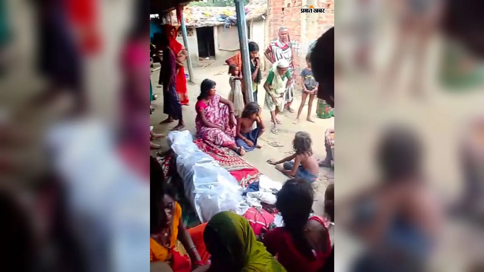 बेटे की मौत का सदमा नहीं सह सकीं मां, एक ही आंगन से उठी मां-बेटे की अर्थी