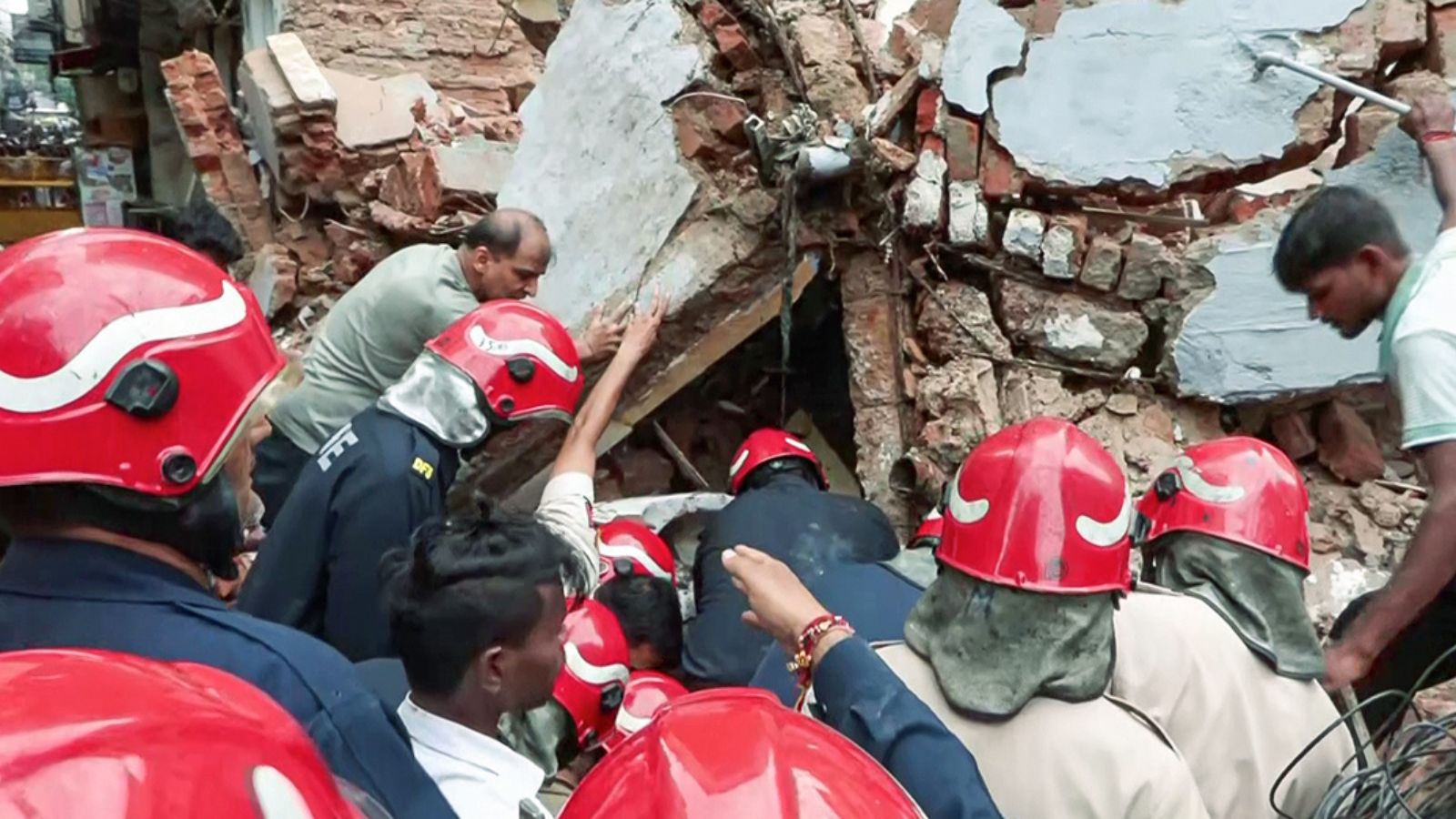NDRF ने संभाला रेस्क्यू ऑपरेशन