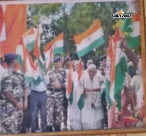 अमर बाबु का फाईल फोटो तिरंगा यात्रा तथा उन्हे सम्मानित करते एस एसबी के अधिकारी | Prabhat Khabar Network