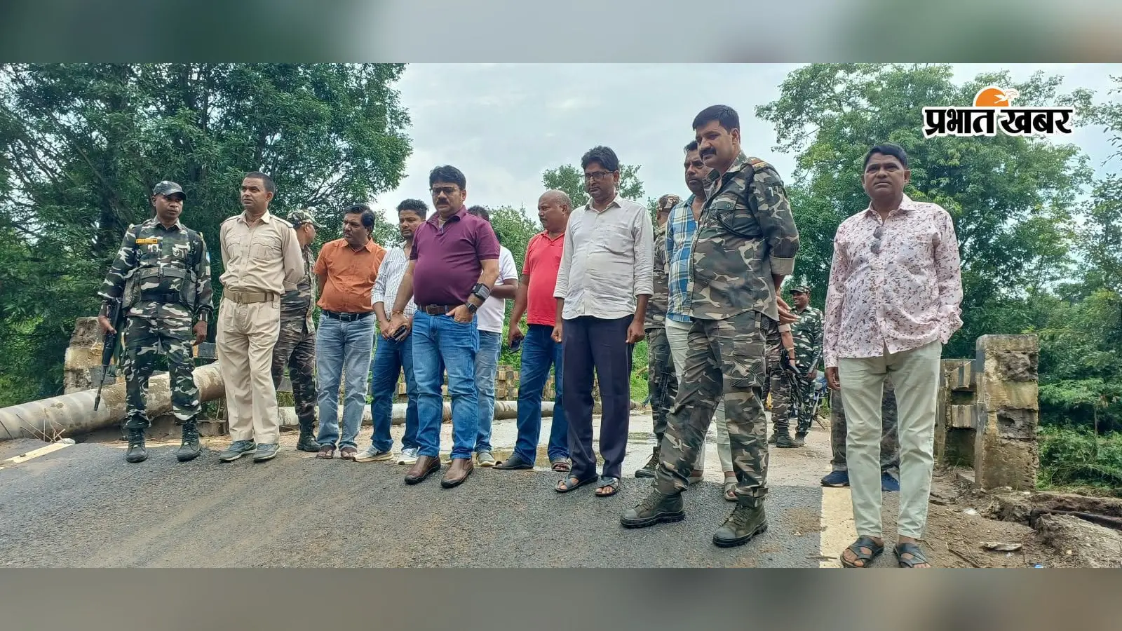 राजडंडा पुल का डीसी ने लिया जायजा, नये पुल का टेंडर प्रक्रियाधीन; पानी घटते ही बनेगा डायवर्सन
