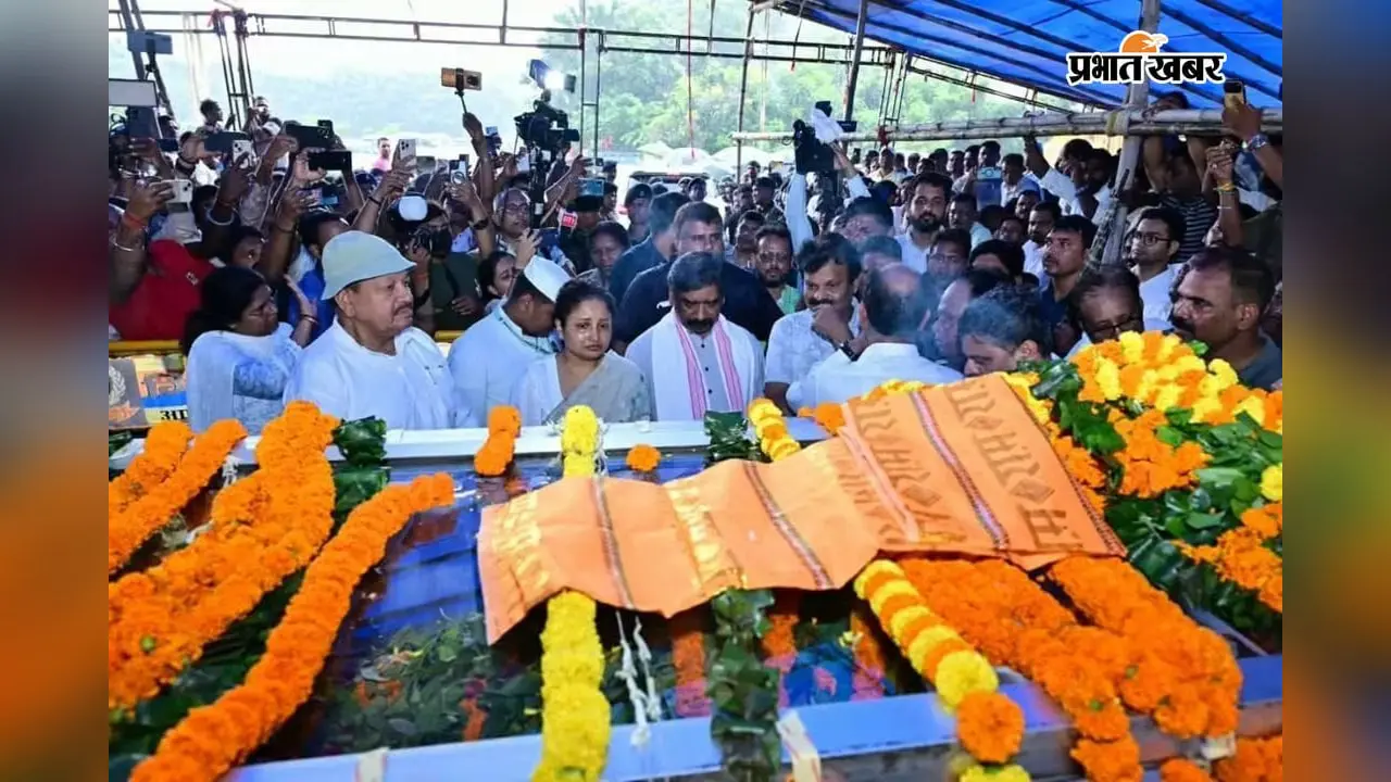 उत्सव उपवन में लगा रहा नेताओं, कार्यकर्ताओं और समर्थकों का तांता, सुदिव्य सोनू को दी अंतिम विदाई